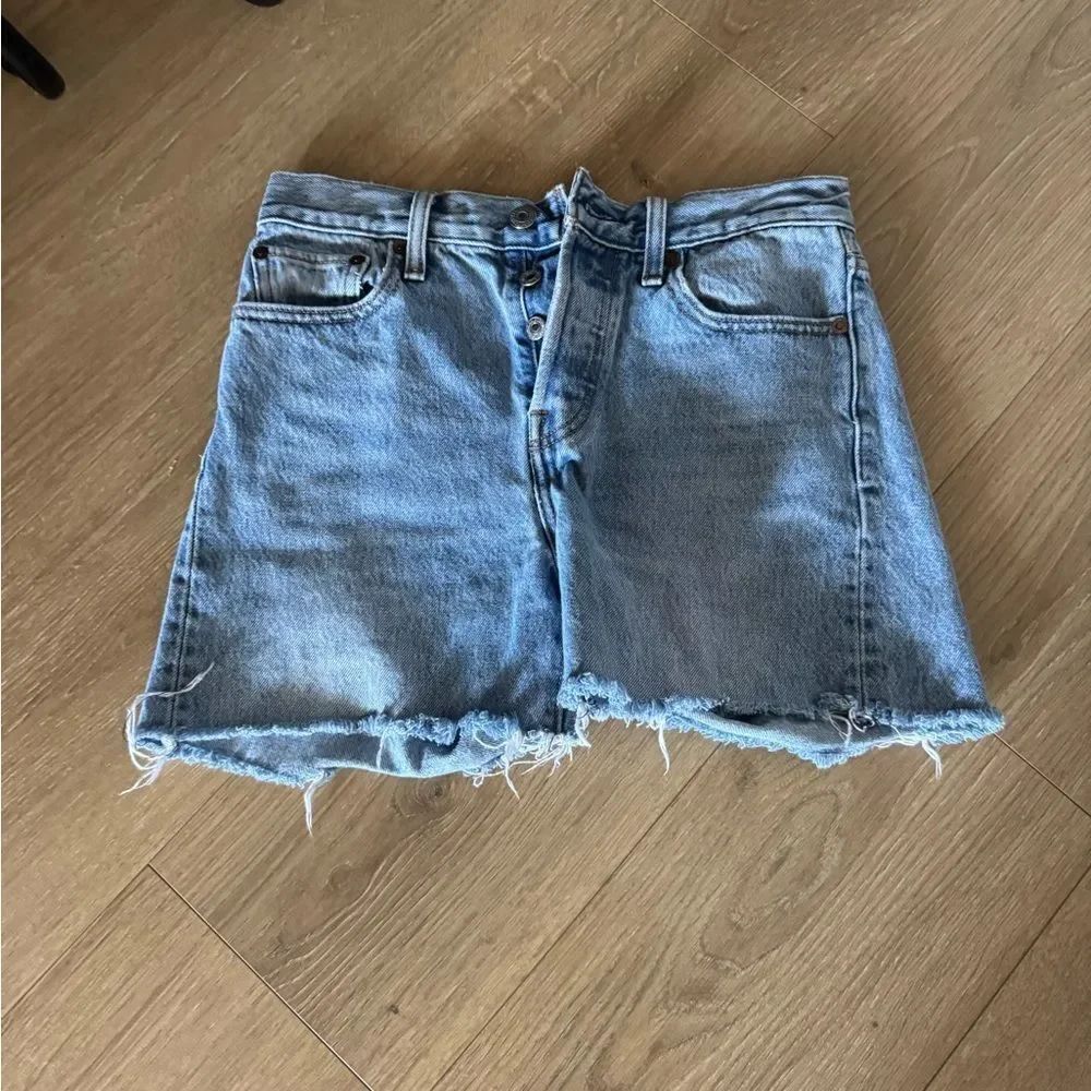 Levi’s premium denim wedgie shorts